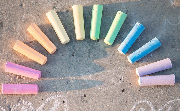 PlumoToys® 20 Pcs Chalk Set 5 beautiful Colors art and craft activity, washable, sidewalk chalk for schools and homes